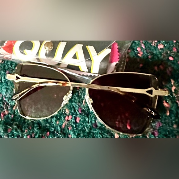 Quay Australia Glow Up Cat-Eye Sunglasses Gold Tortoiseshell NWT display picture 1